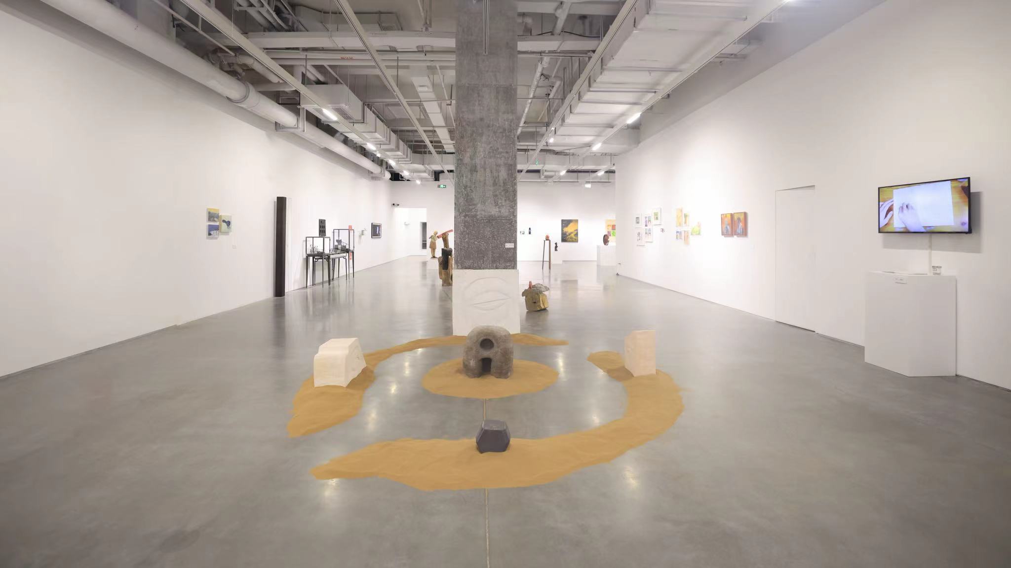 Figures, indoor exhibition documentation 4